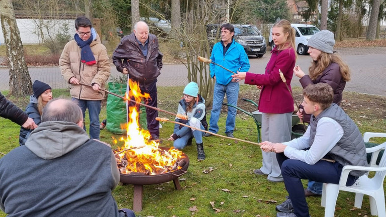 Gemütliches Beisammensein am Lagerfeuer