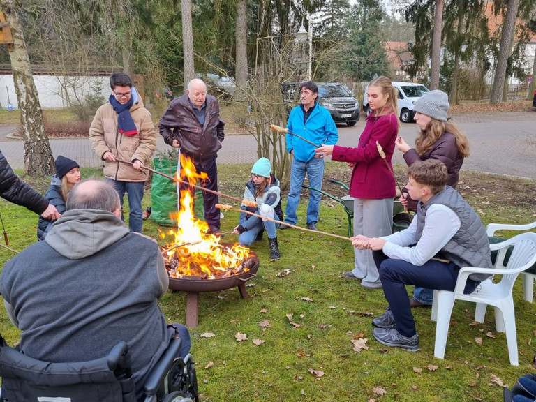 Gemütliches Beisammensein am Lagerfeuer